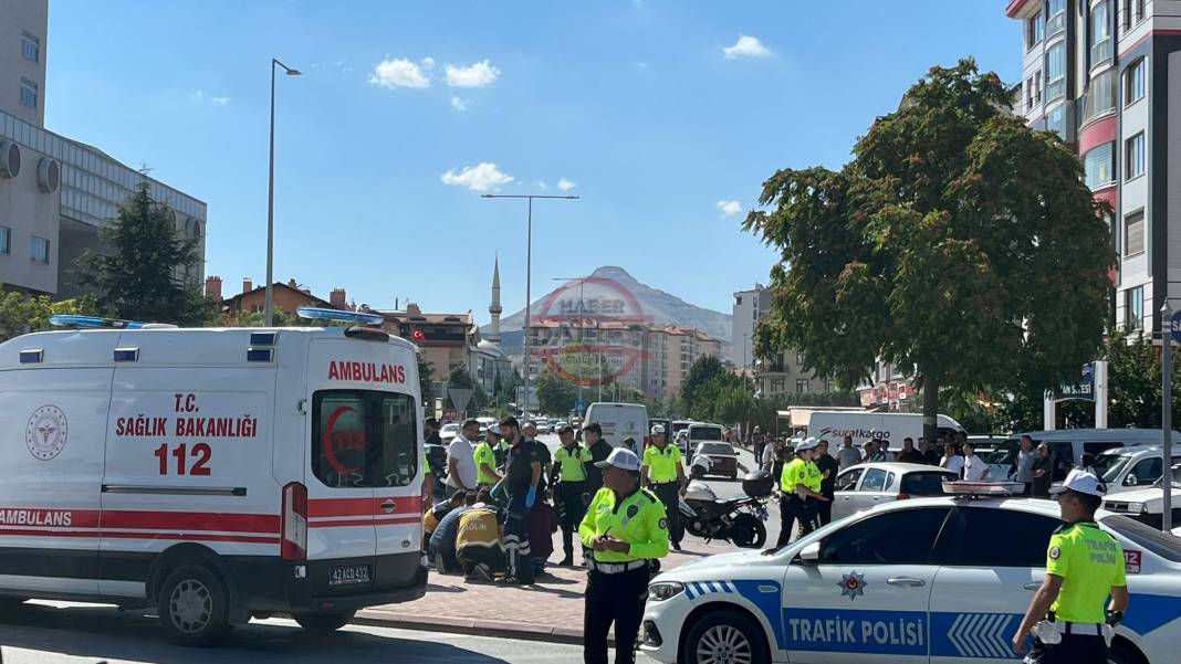 Konya’da polis motosikleti ile motosiklet çarpıştı! Yaralılar var 11